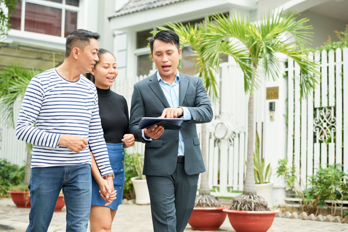 Property advisor guiding a couple through a home viewing